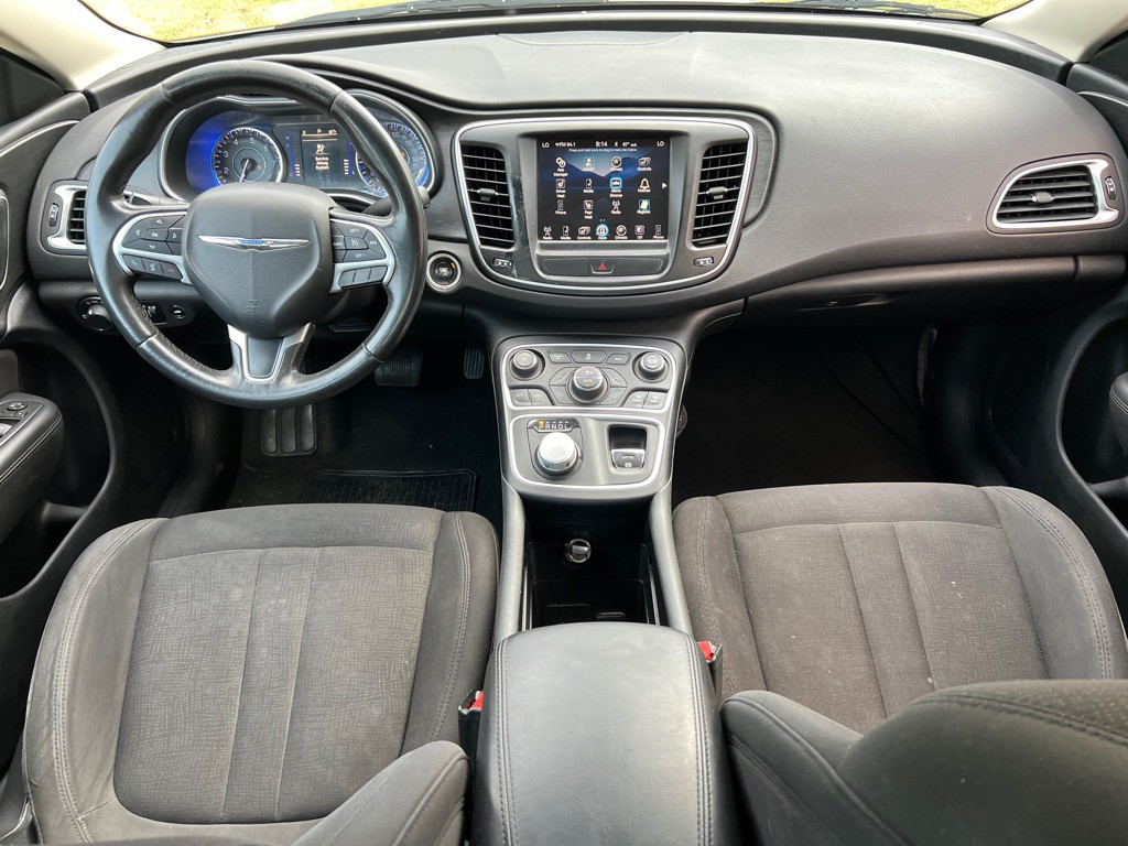 2015 Chrysler 200 Image 25