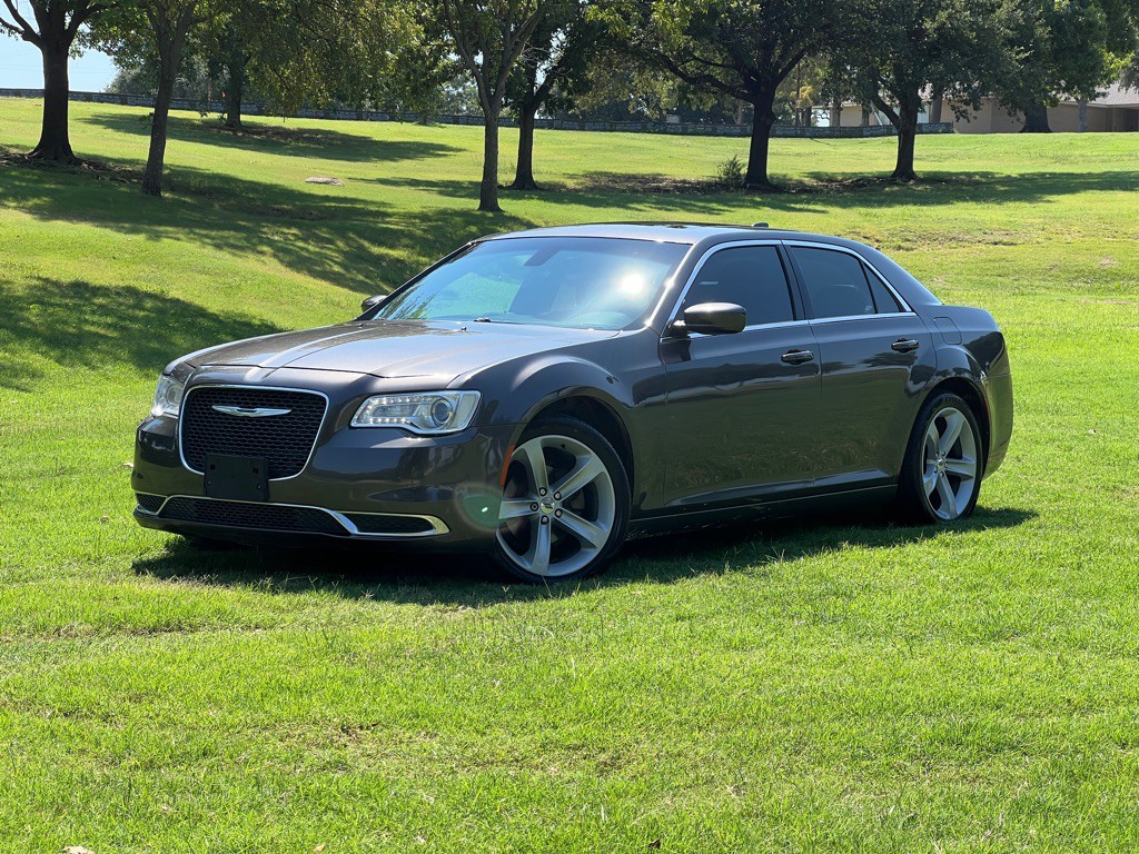 2016 Chrysler 300 Image 1