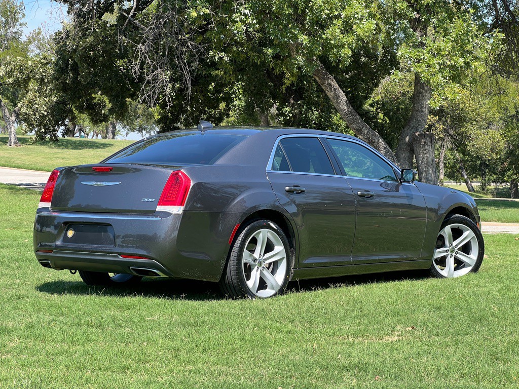 2016 Chrysler 300 Image 5
