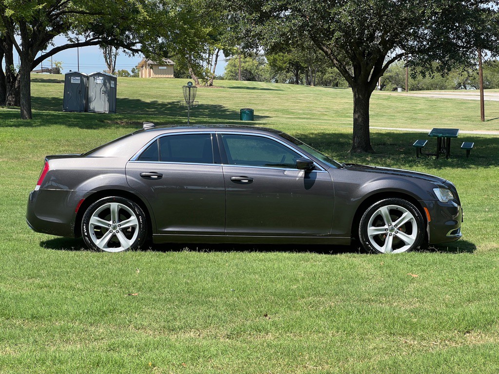 2016 Chrysler 300 Image 6