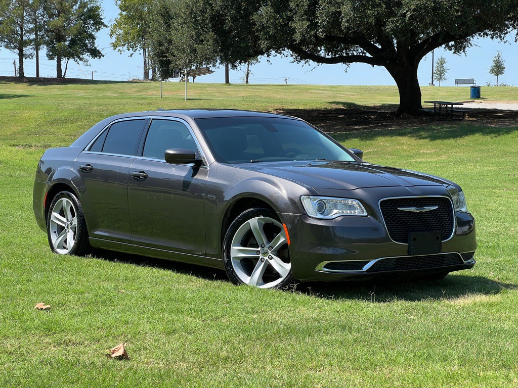 2016 Chrysler 300 Image 7
