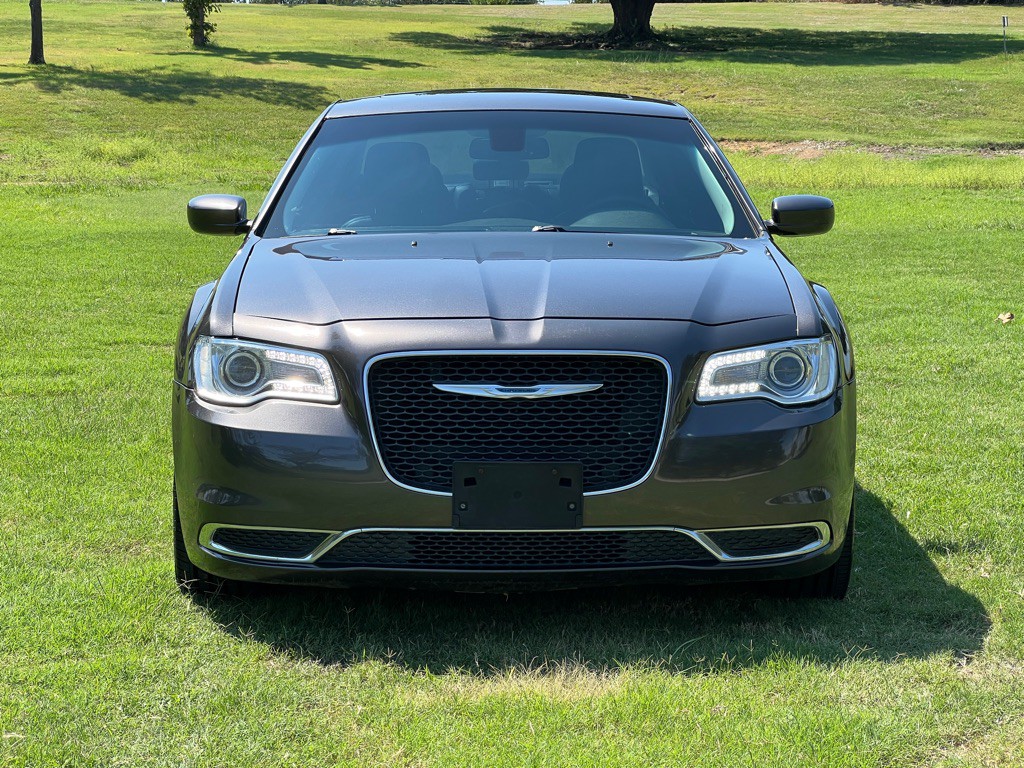 2016 Chrysler 300 Image 8