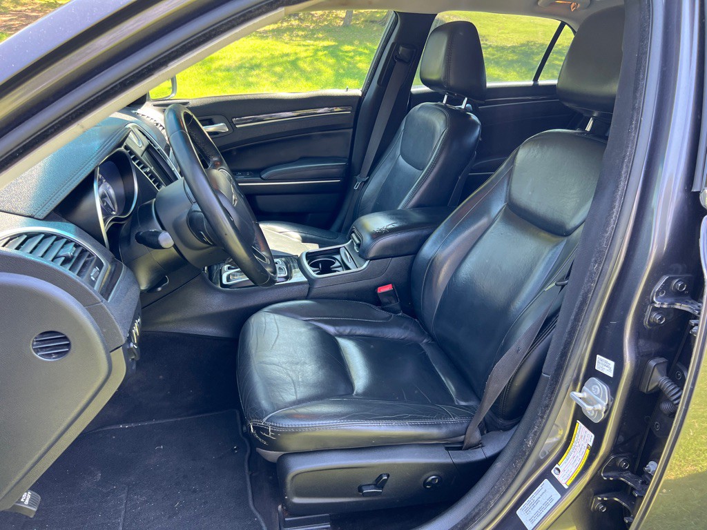 2016 Chrysler 300 Image 10