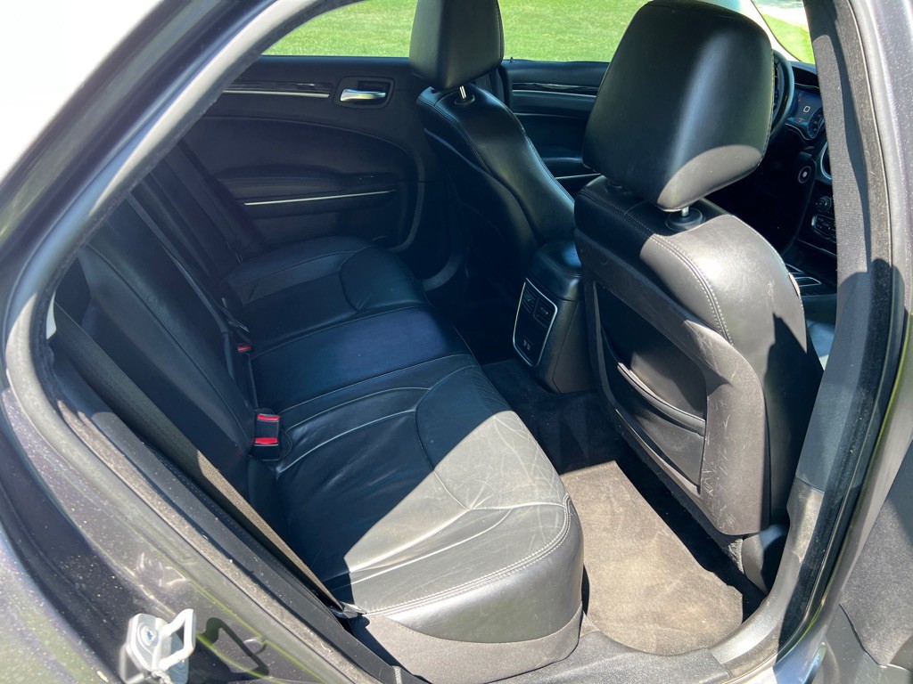 2016 Chrysler 300 Image 15