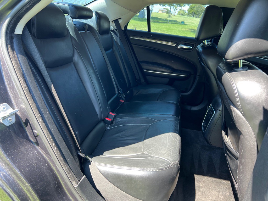 2016 Chrysler 300 Image 16