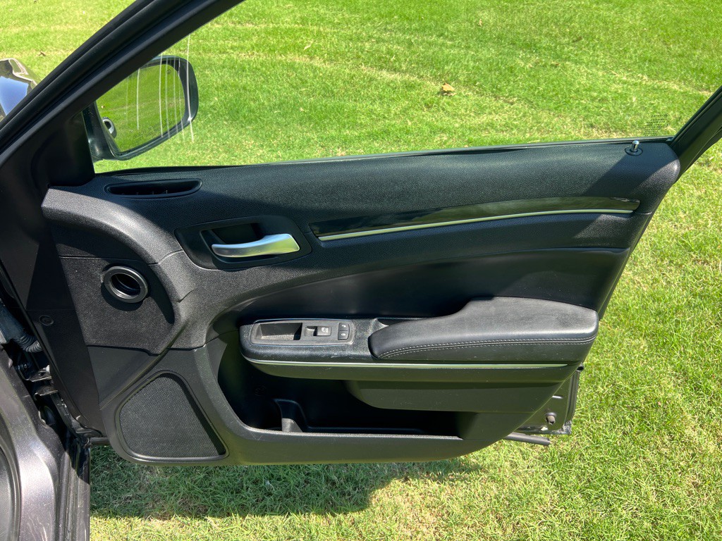 2016 Chrysler 300 Image 20