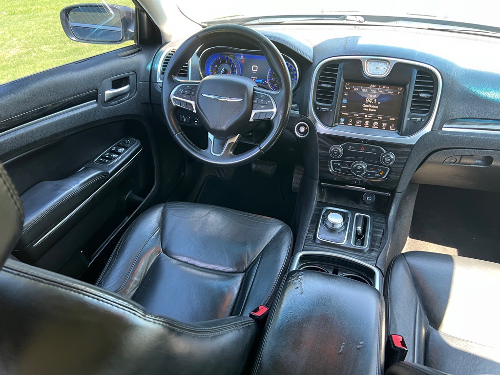 2016 Chrysler 300 Image 26