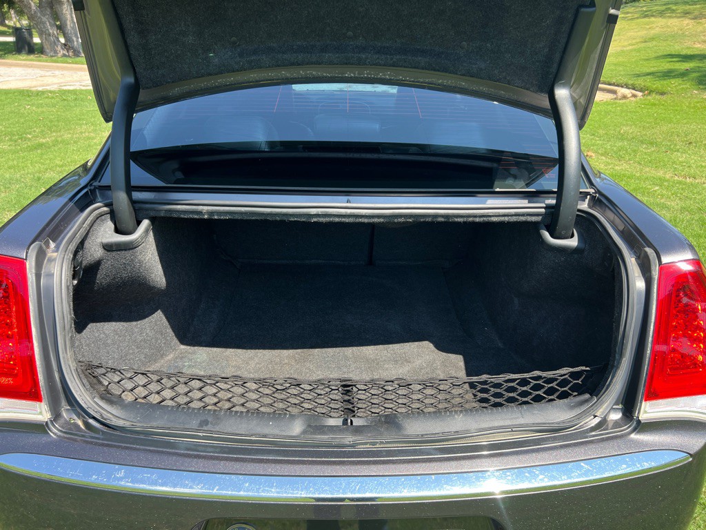 2016 Chrysler 300 Image 29