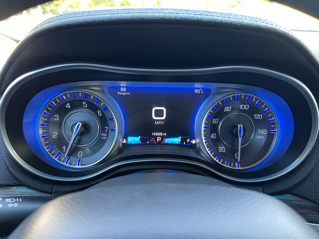 2016 Chrysler 300 Image 30