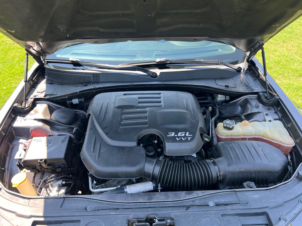 2016 Chrysler 300 Image 32