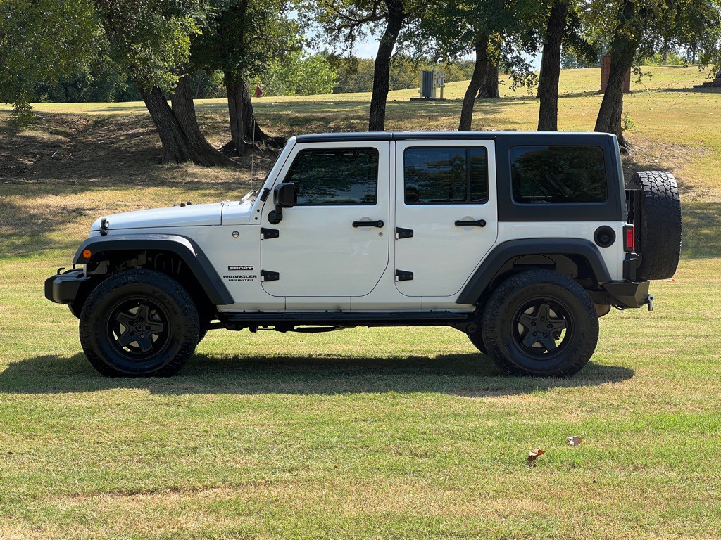 2016 Jeep Wrangler Unlimited Image 2
