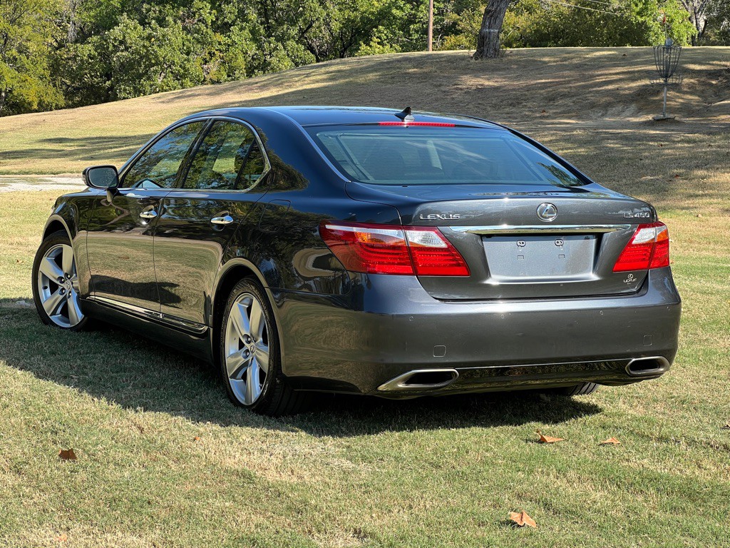 2010 Lexus LS Image 3