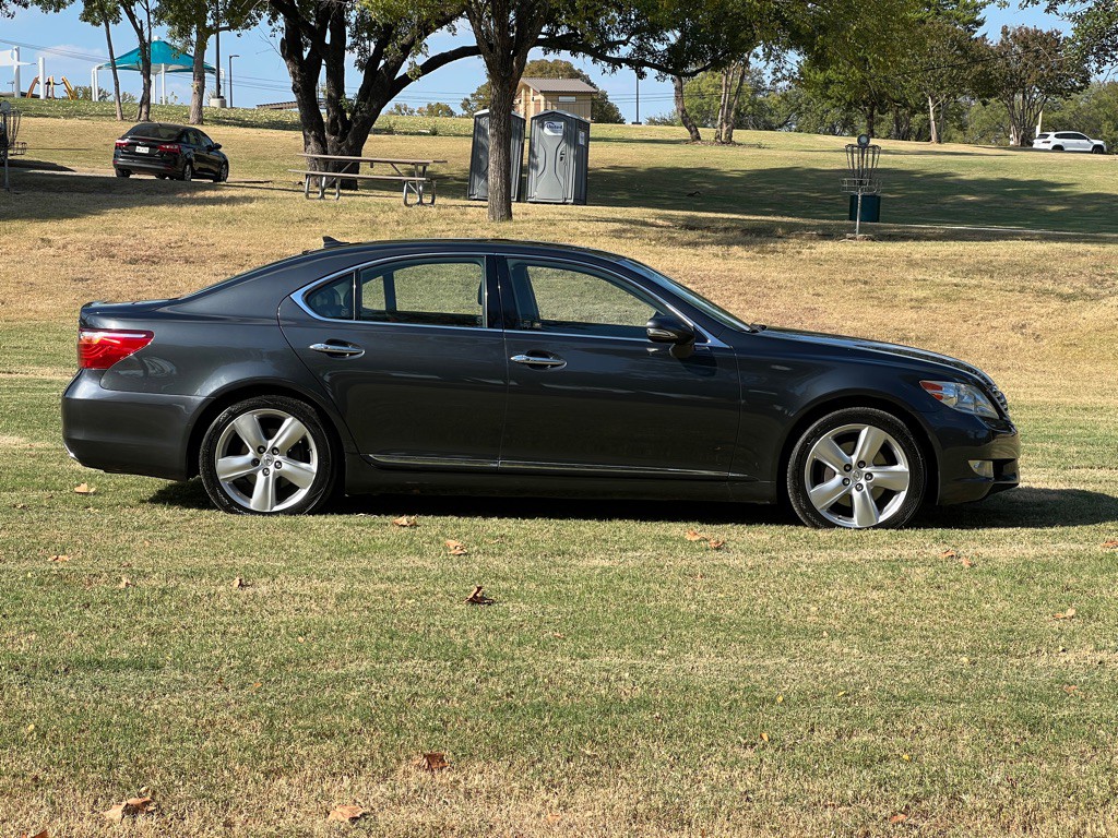 2010 Lexus LS Image 6