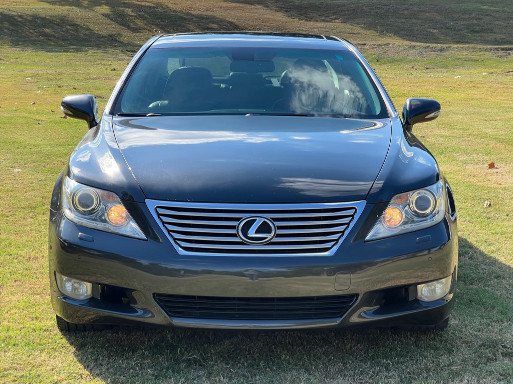2010 Lexus LS Image 8