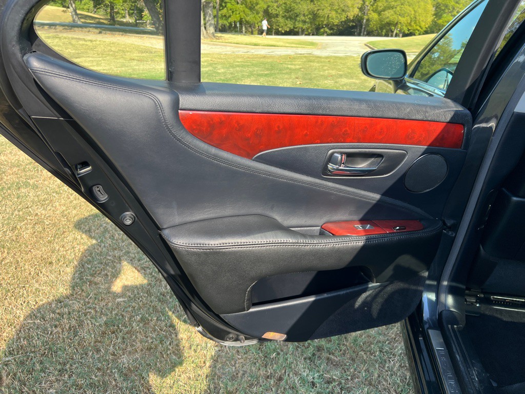 2010 Lexus LS Image 14