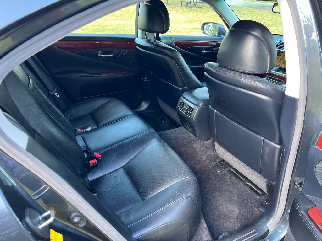 2010 Lexus LS Image 15
