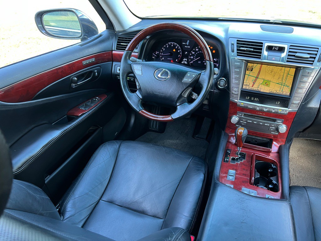 2010 Lexus LS Image 26