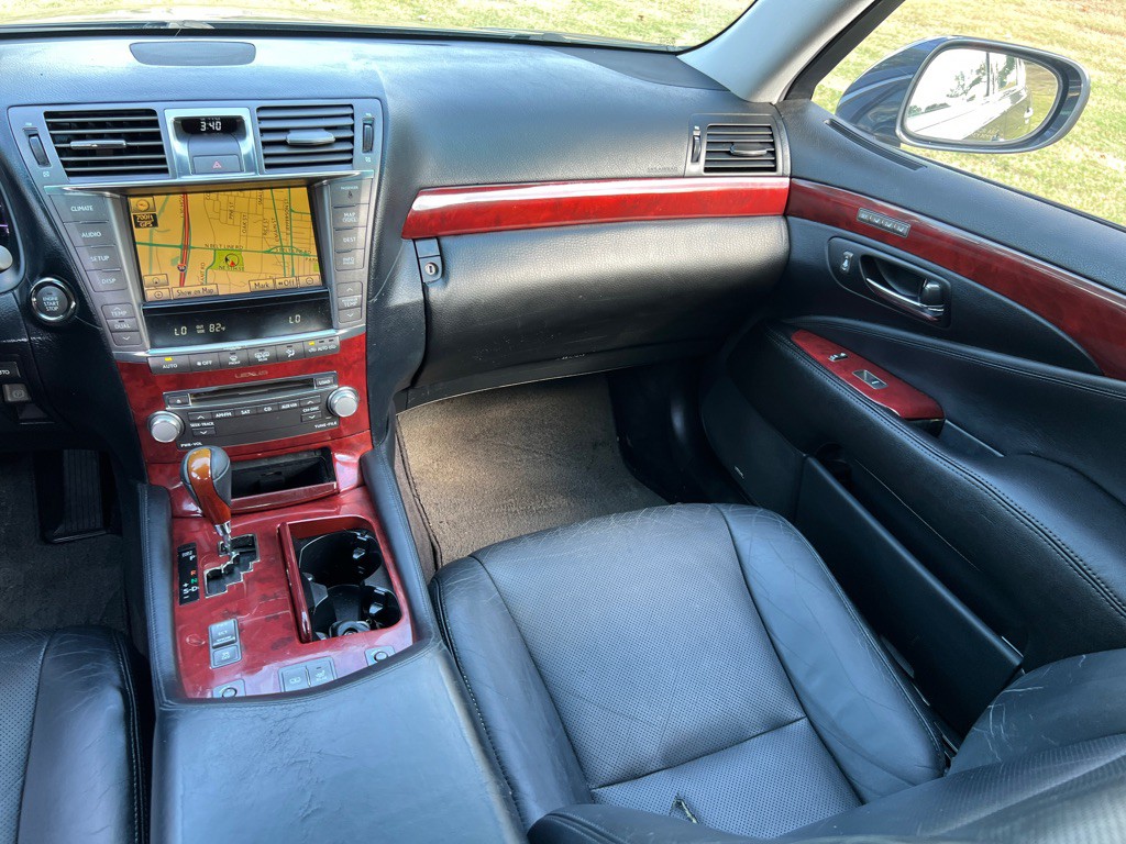 2010 Lexus LS Image 27