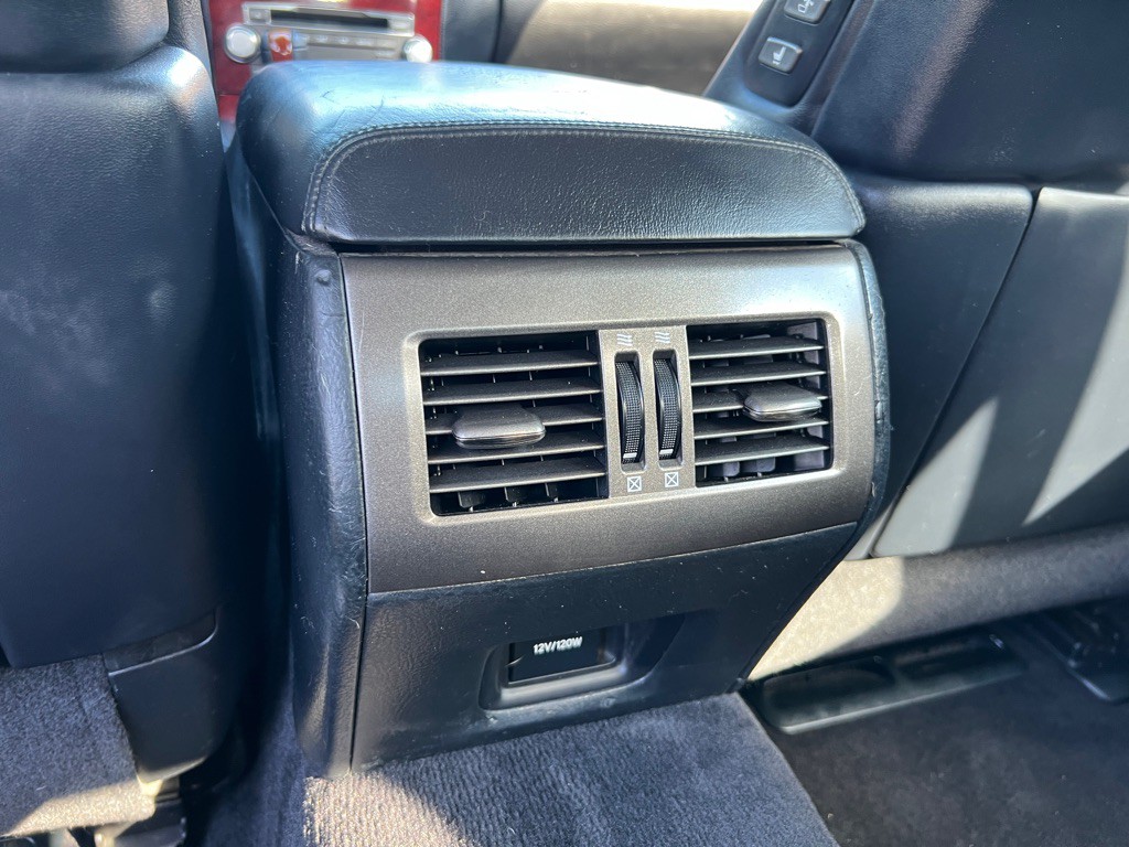 2010 Lexus LS Image 30