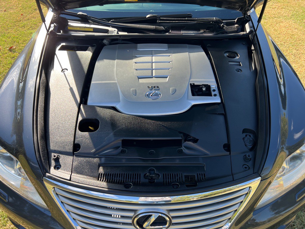 2010 Lexus LS Image 34