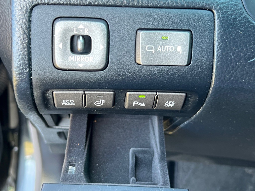 2010 Lexus LS Image 35