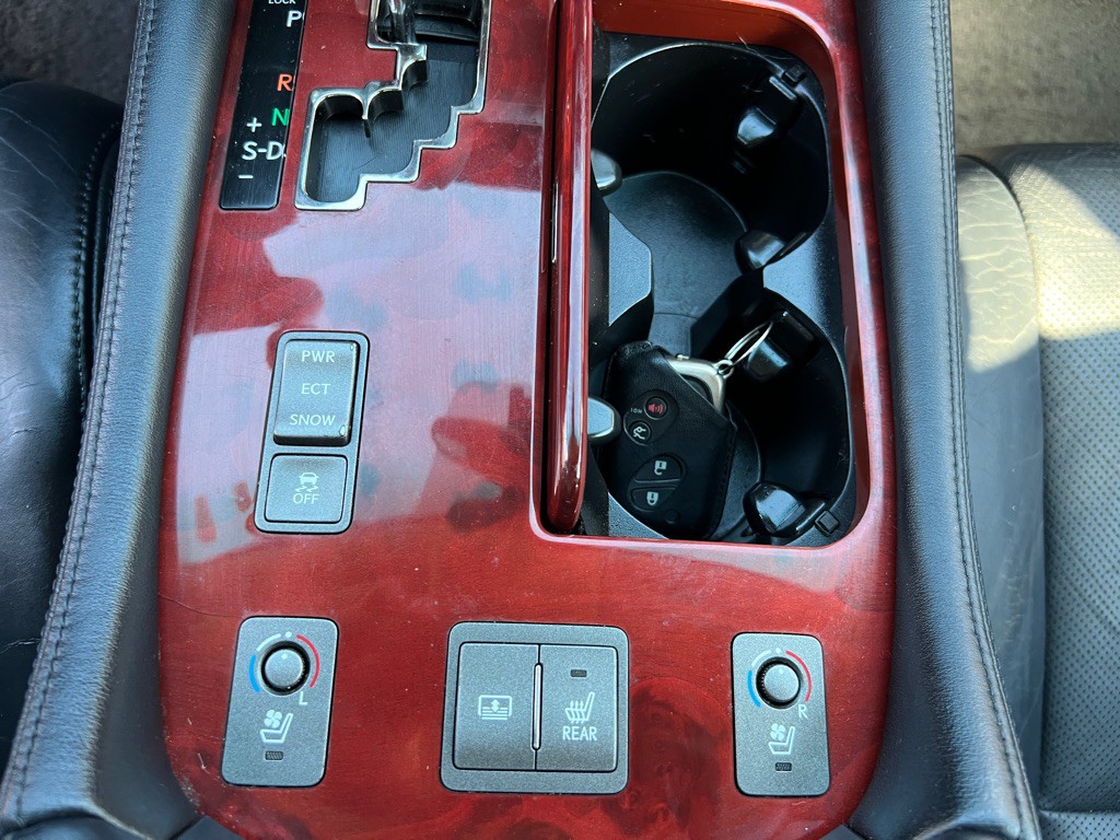 2010 Lexus LS Image 36