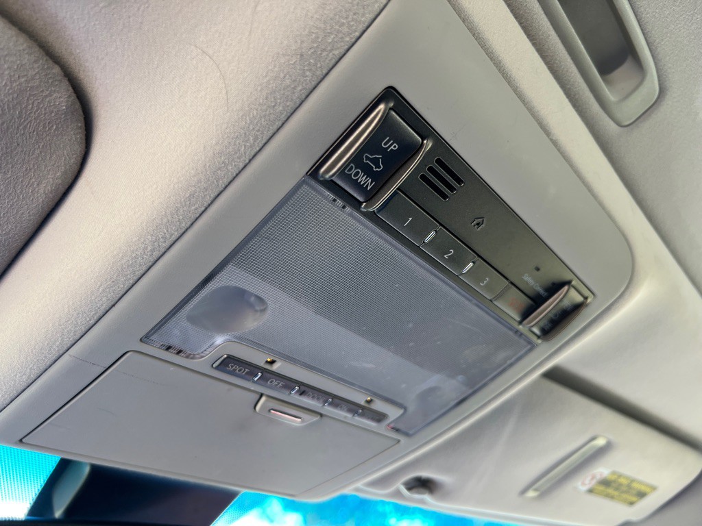 2010 Lexus LS Image 37