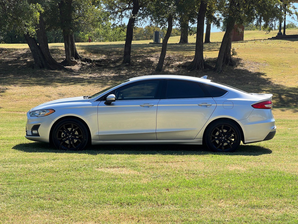 2019 Ford Fusion Image 2