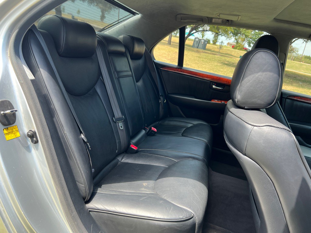 2006 Lexus LS Image 16