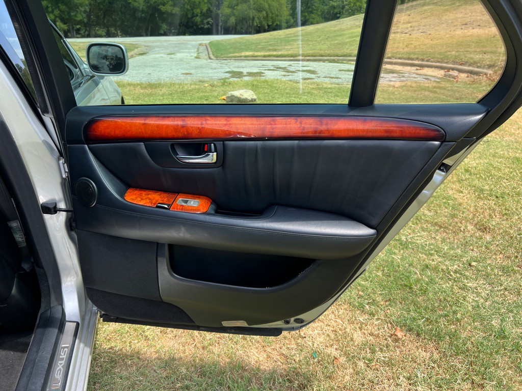 2006 Lexus LS Image 17