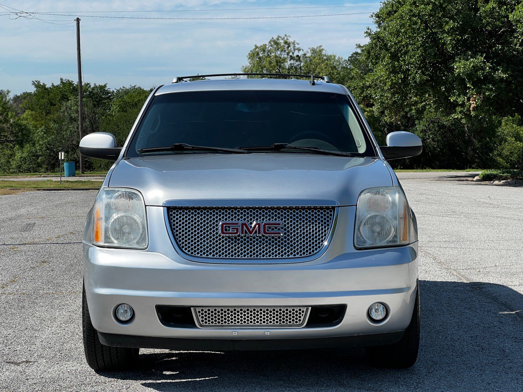 2012 GMC Yukon Image 2
