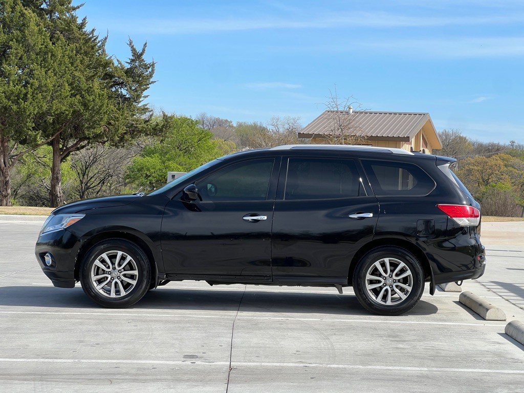 2014 Nissan Pathfinder Image 2