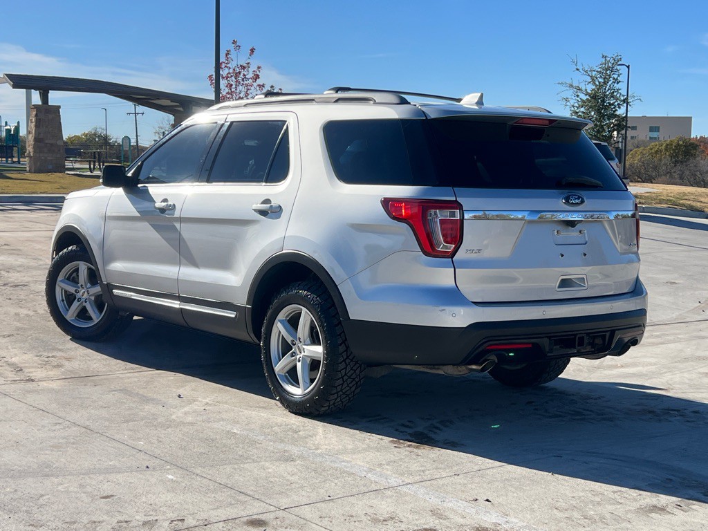 2017 Ford Explorer Image 3