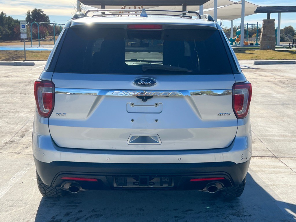 2017 Ford Explorer Image 4