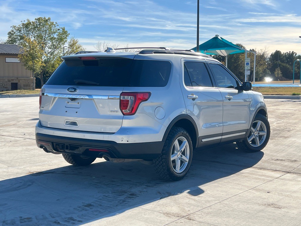 2017 Ford Explorer Image 5
