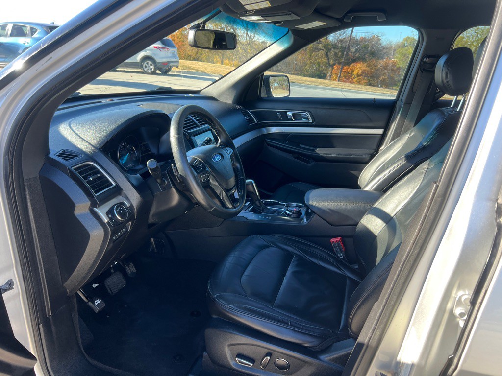 2017 Ford Explorer Image 9