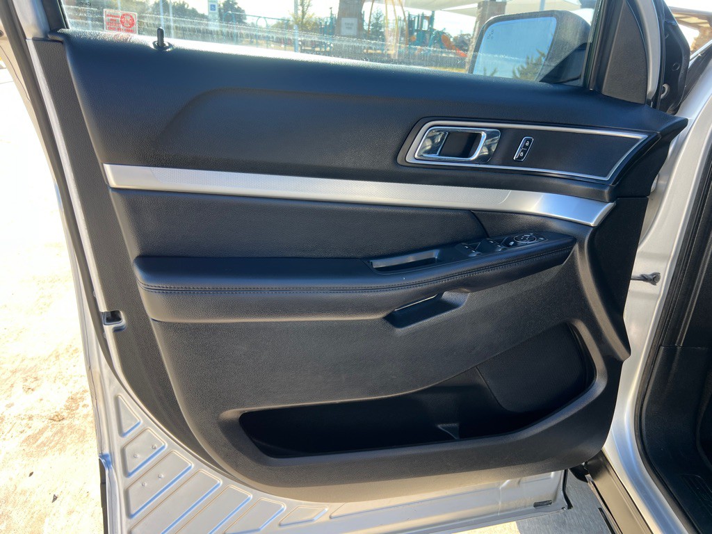 2017 Ford Explorer Image 11