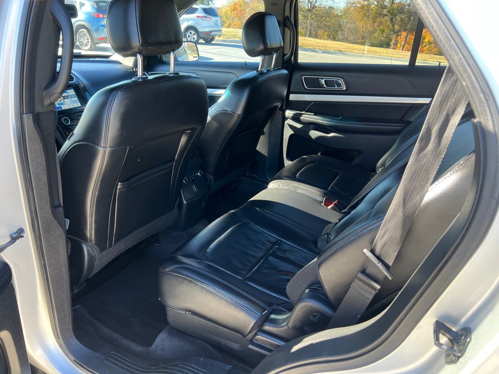 2017 Ford Explorer Image 12