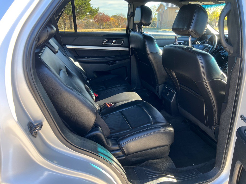 2017 Ford Explorer Image 16