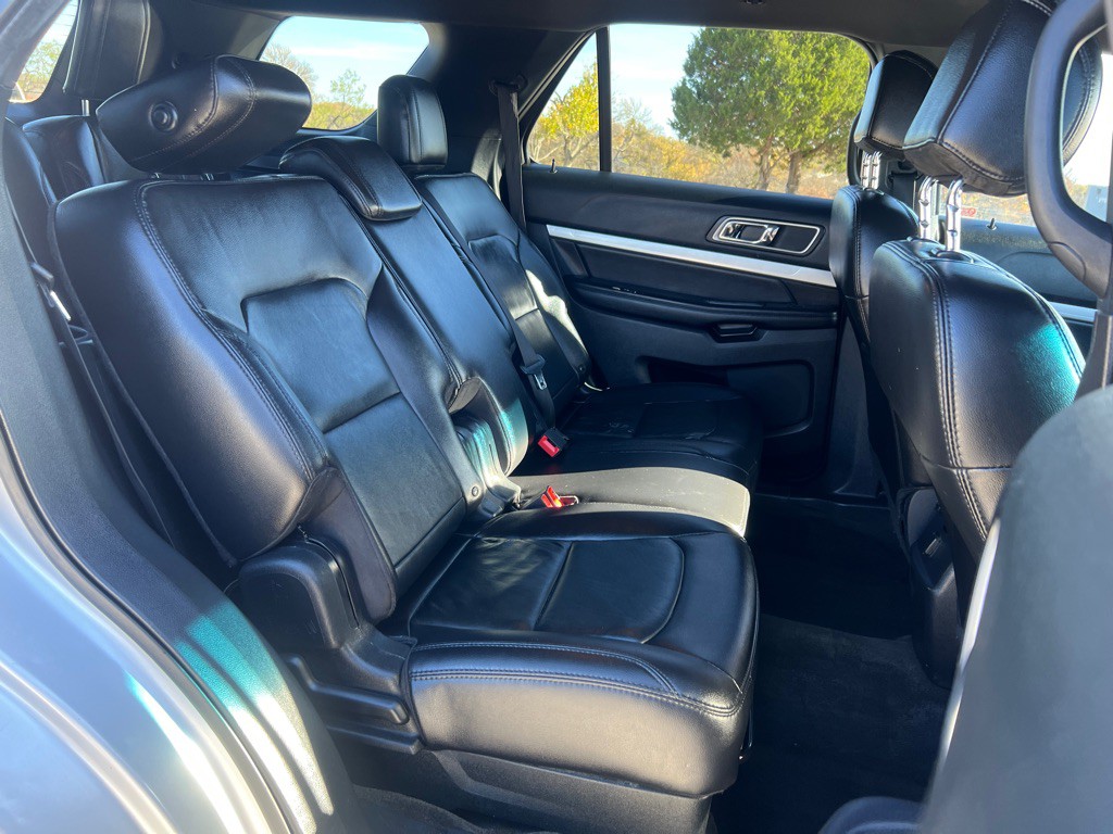 2017 Ford Explorer Image 17