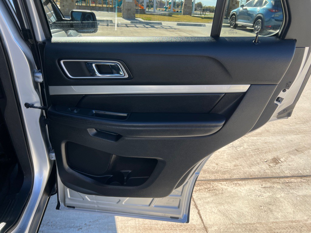 2017 Ford Explorer Image 18