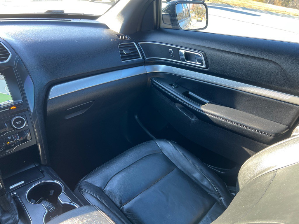 2017 Ford Explorer Image 28