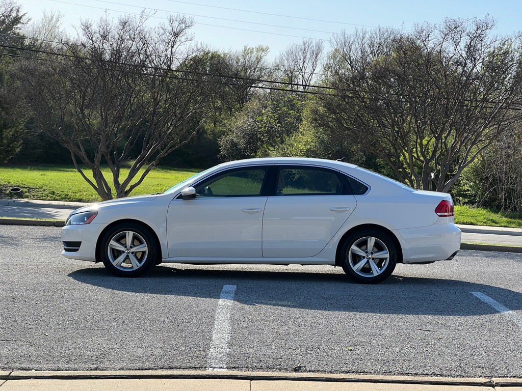 2012 Volkswagen Passat Image 2