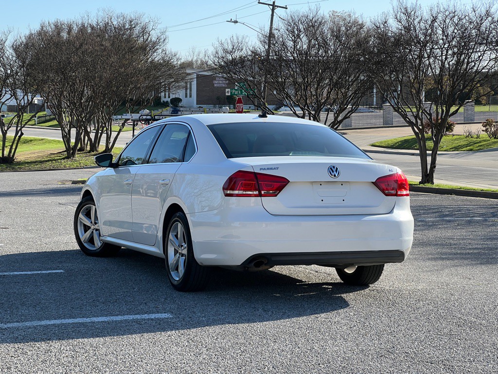 2012 Volkswagen Passat Image 3