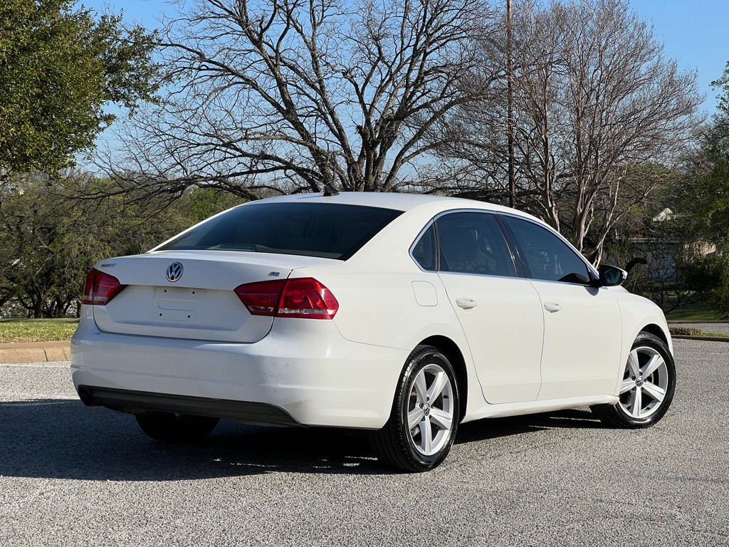 2012 Volkswagen Passat Image 5