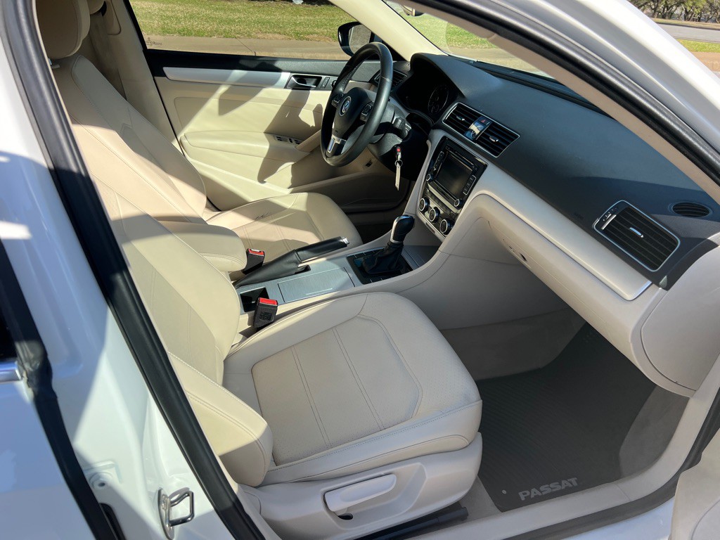 2012 Volkswagen Passat Image 18