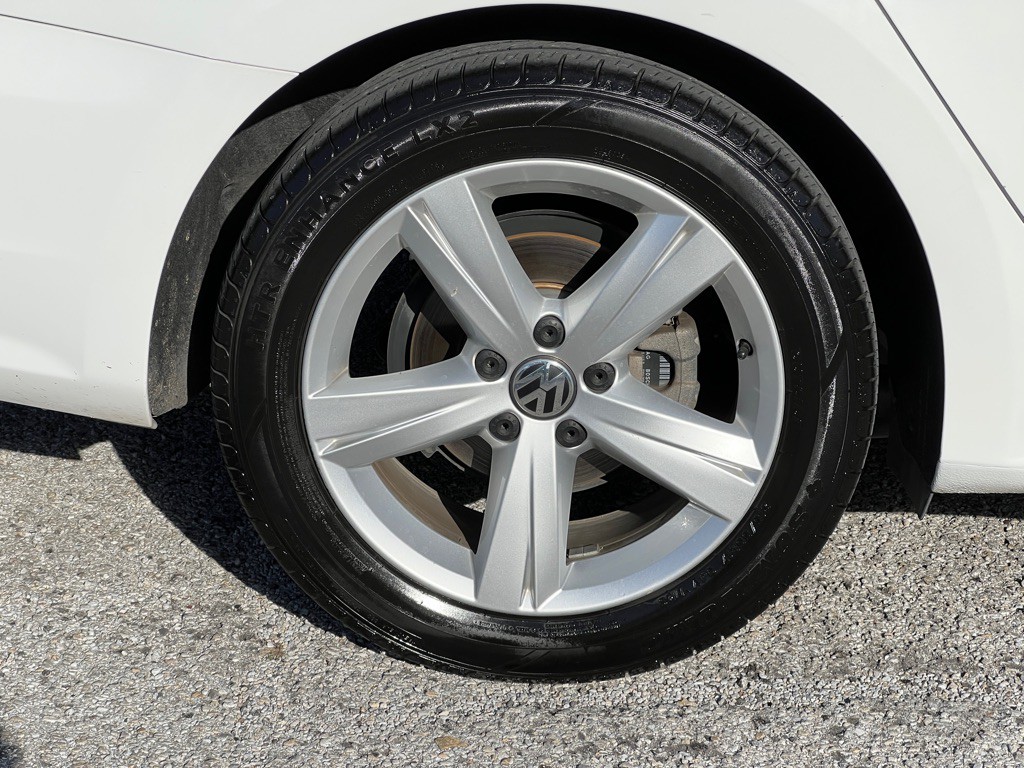 2012 Volkswagen Passat Image 22