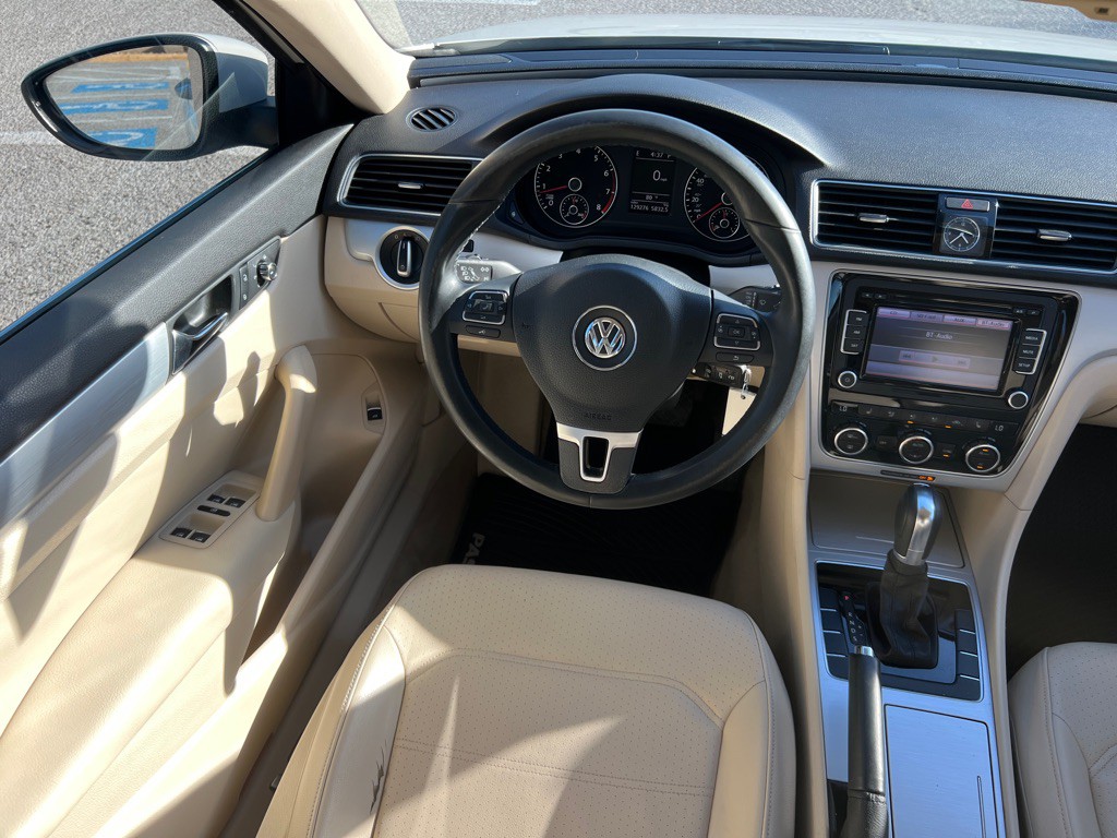 2012 Volkswagen Passat Image 27