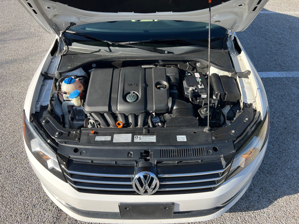 2012 Volkswagen Passat Image 31