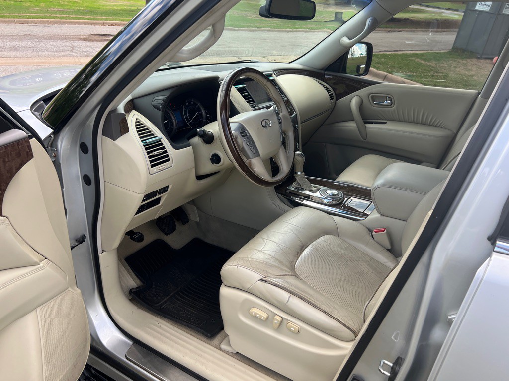 2015 INFINITI QX80 Image 9